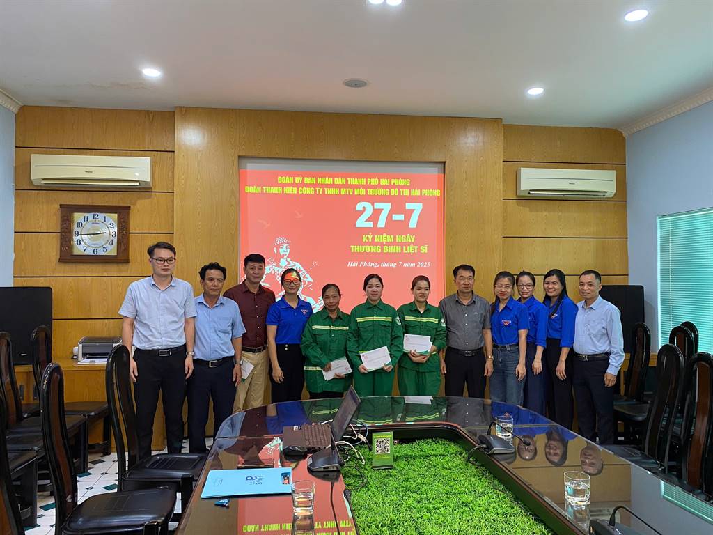 Đoàn thanh niên Công ty TNHH MTV Môi trường đô thị Hải Phòng: Hành trình tri ân - Thắp sáng tinh thần " Uống nước nhớ nguồn"